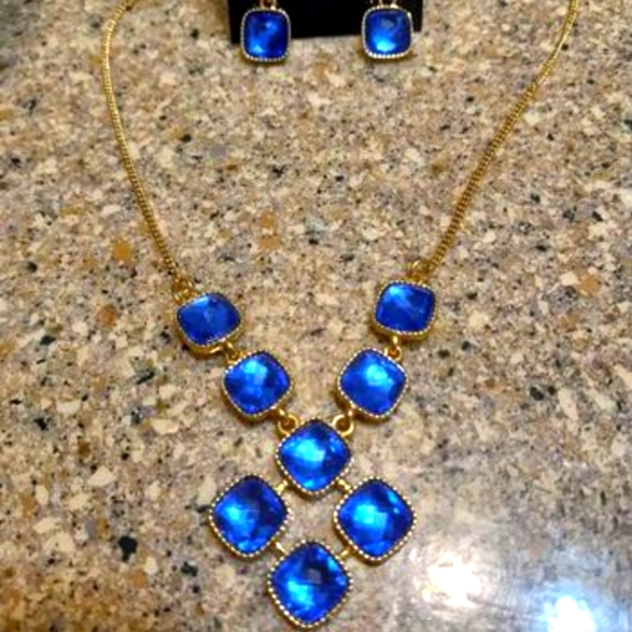 Vintage new Avon SAQ Necklace and Earrings gold tone and sapphire - Picture 1 of 2